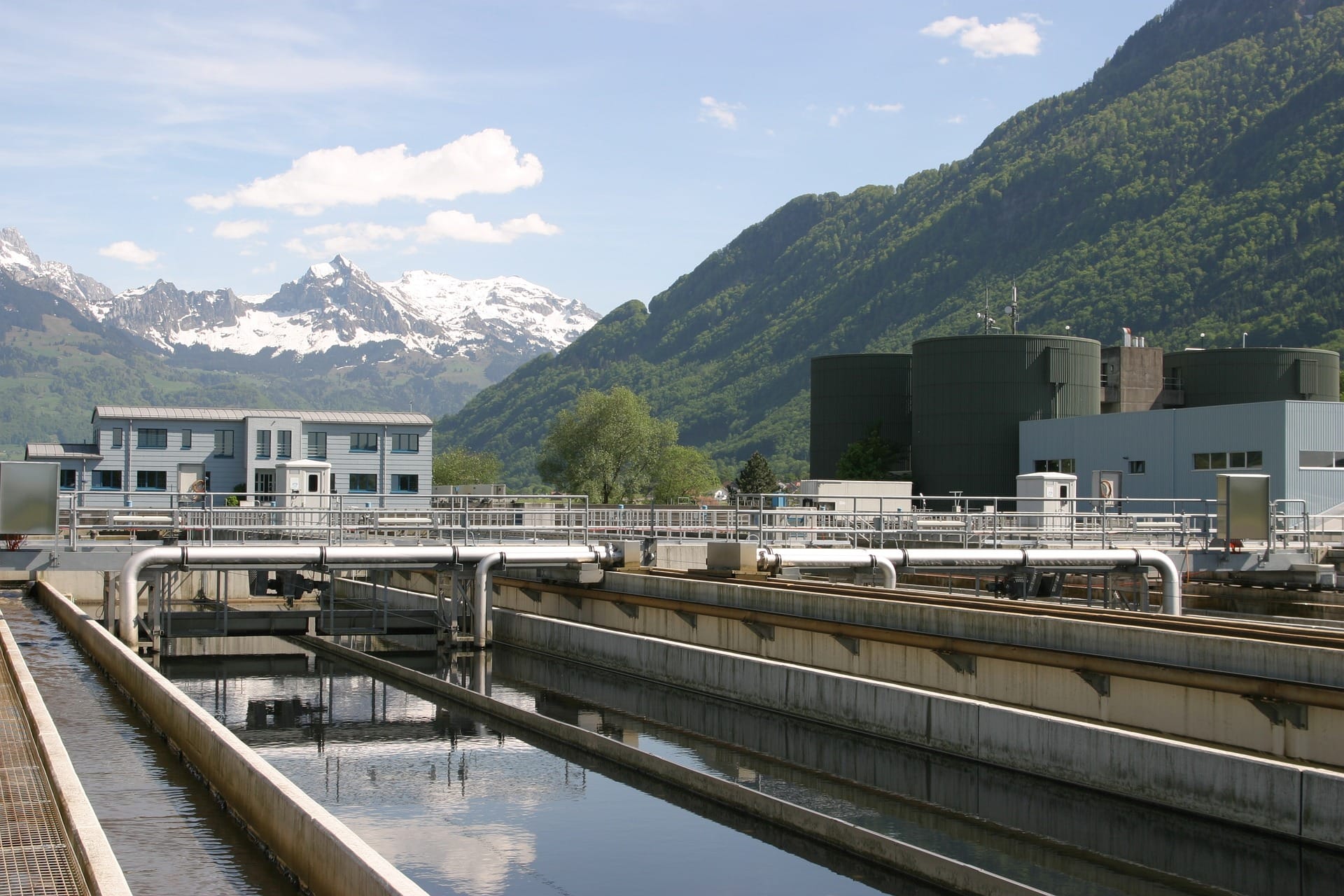 sewage-treatment-plant-4337156_1920